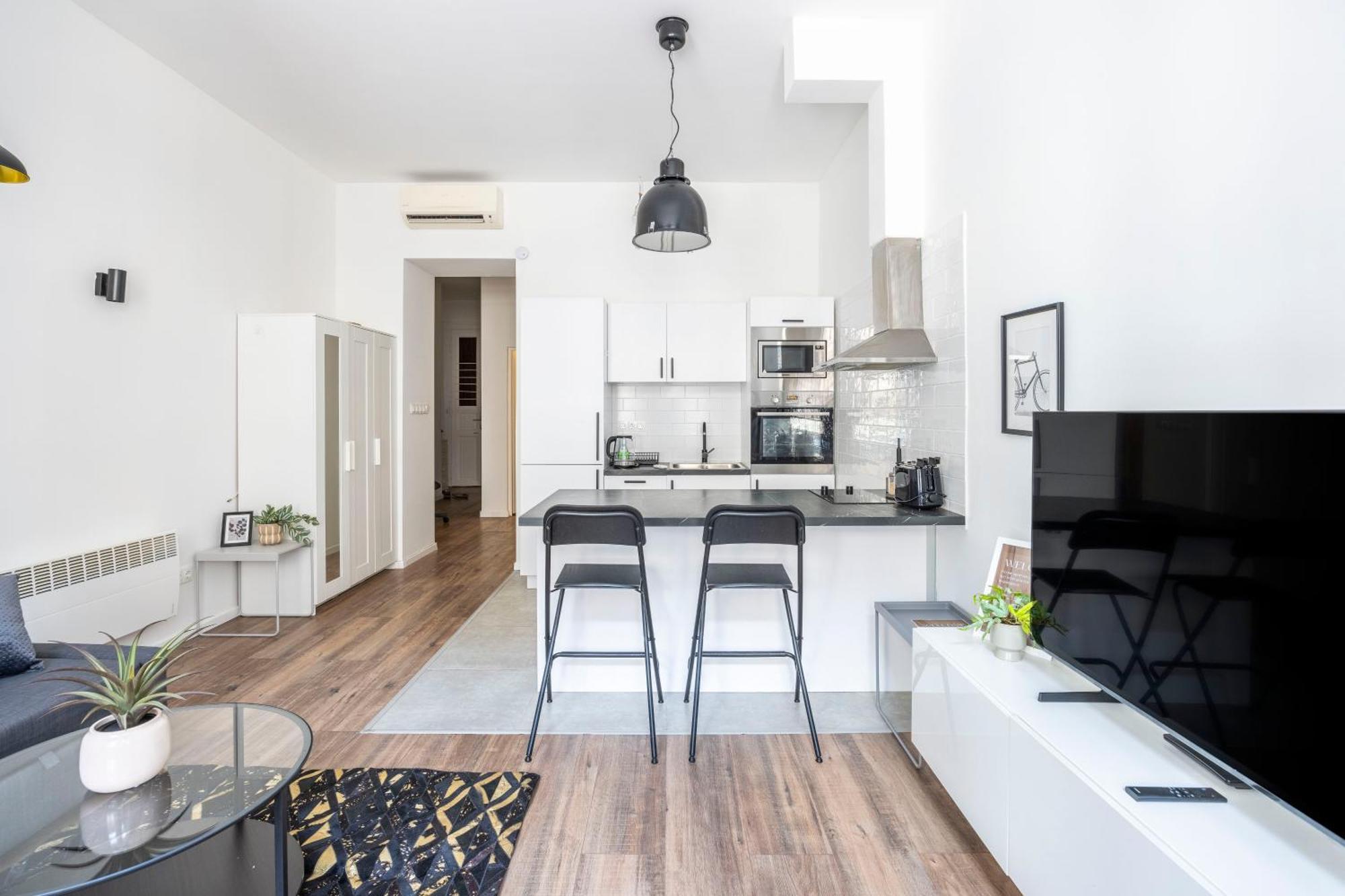 Charming & Cozy 1bedrm Apartament *